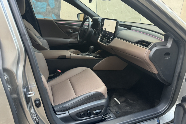 雷克萨斯ES 2025款 200 臻享版中控内饰7005