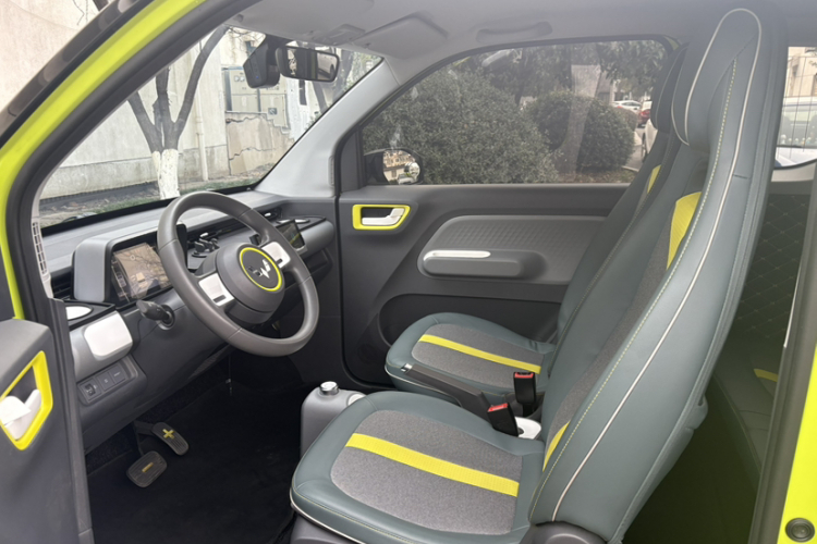 五菱汽车 宏光MINIEV 2022款 GAMEBOY 200km 玩咖款 磷酸铁锂中控内饰7004