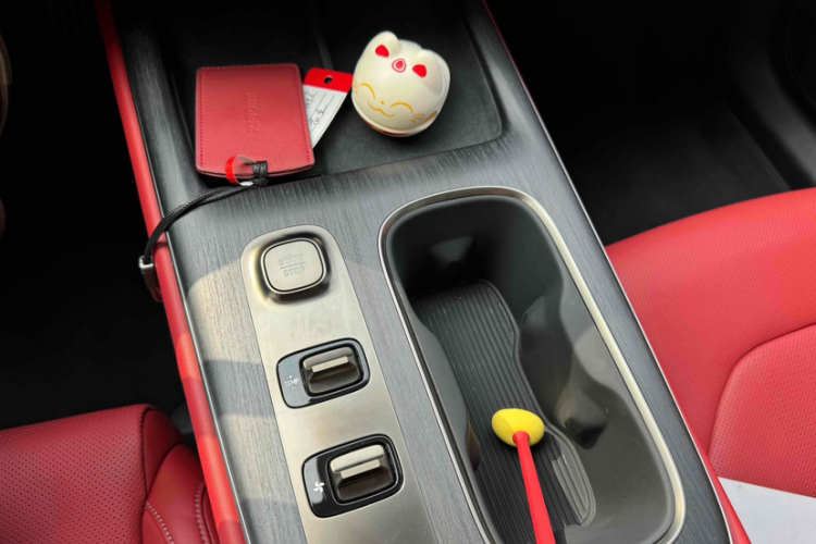 小米汽车 小米SU7 2024款 后驱长续航智驾版中控内饰7003