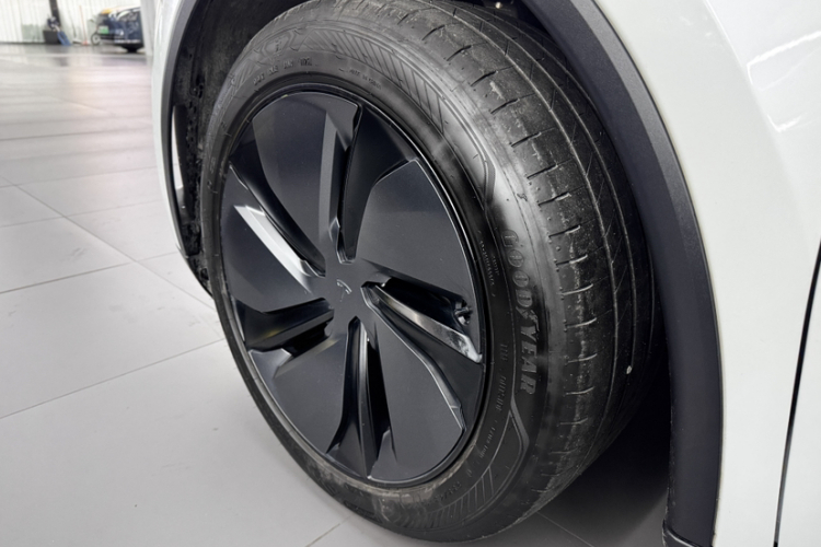 特斯拉 Model Y 2025款 后轮驱动版中控内饰7015