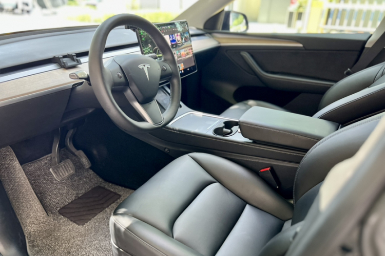 特斯拉 Model Y 2021款 标准续航后驱版中控内饰7009