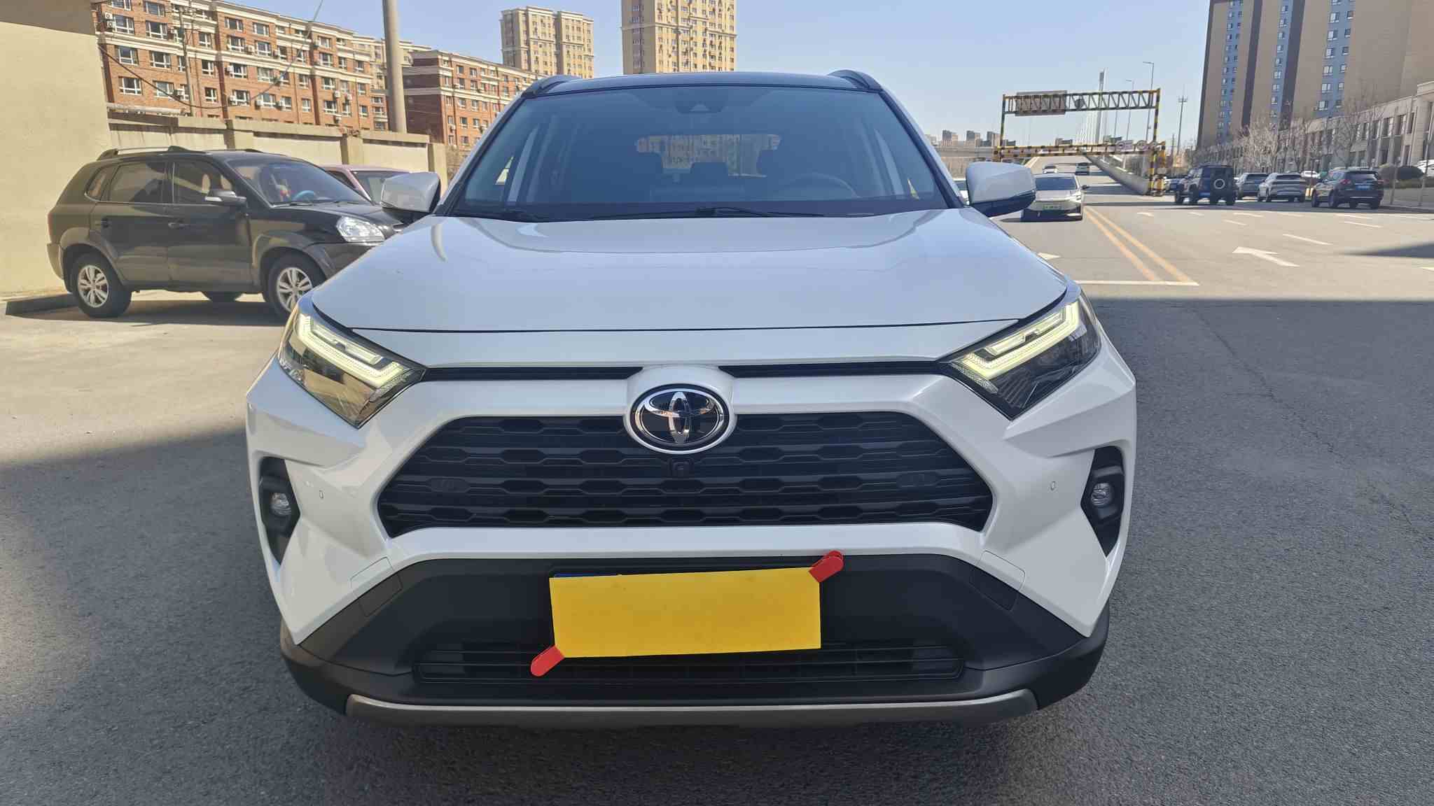 丰田 RAV4荣放 2023款 2.0L CVT两驱风尚Plus版(2)