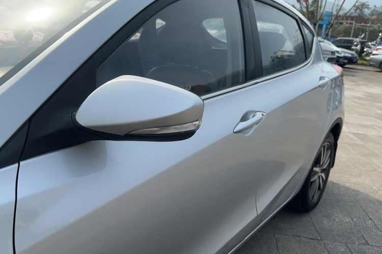 长安 逸动 2013款 1.6L 自动俊酷型 国IV车身外观6014