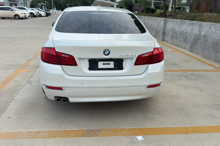 宝马5系 2014款 525Li 豪华设计套装车身外观6009