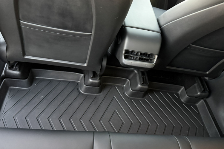 特斯拉 Model Y 2022款 改款 后轮驱动版中控内饰7004