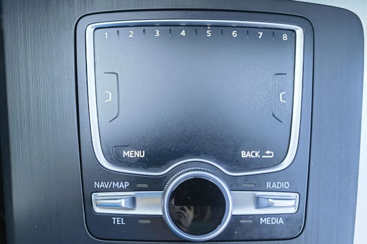 奥迪Q5L 2020款 改款 40 TFSI 荣享时尚型中控内饰7009