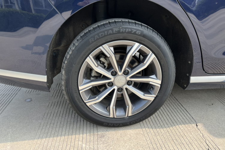 比亚迪 宋MAX 2021款 升级版 1.5T 自动豪华型 7座车身外观6005