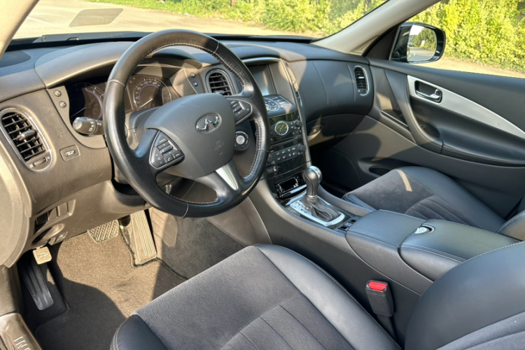 英菲尼迪QX50 2015款 2.5L 舒适版局部细节19