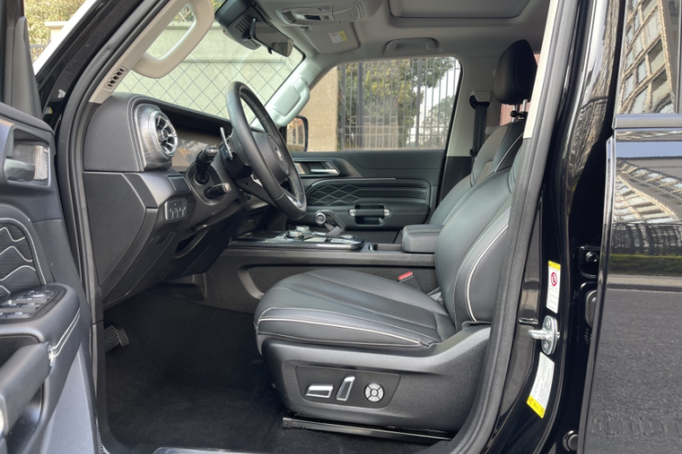 坦克300 2023款 越野版 2.0T 征服者中控内饰7002