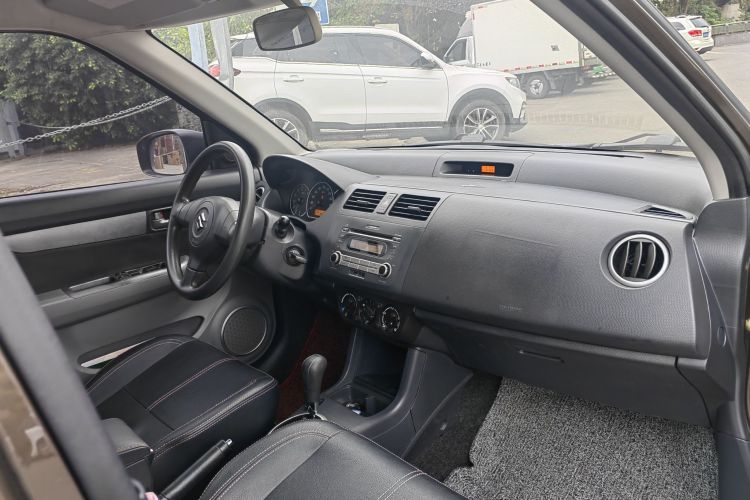 铃木 雨燕 2013款 1.5L 自动20周年限量版中控内饰7001