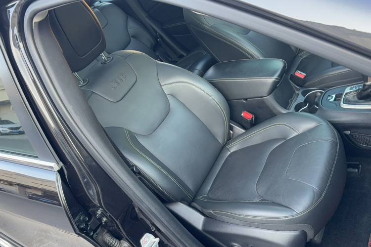 Jeep 自由光 2017款 2.0L 优越版局部细节41