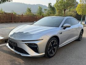 哪吒汽车 哪吒S 2022款 增程版 1160km 后驱小版