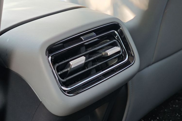 吉利银河 银河A7 2025款 EM-i 70km 启航版中控内饰7005