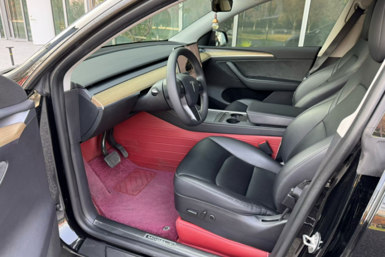 特斯拉 Model Y 2022款 改款 后轮驱动版中控内饰7004