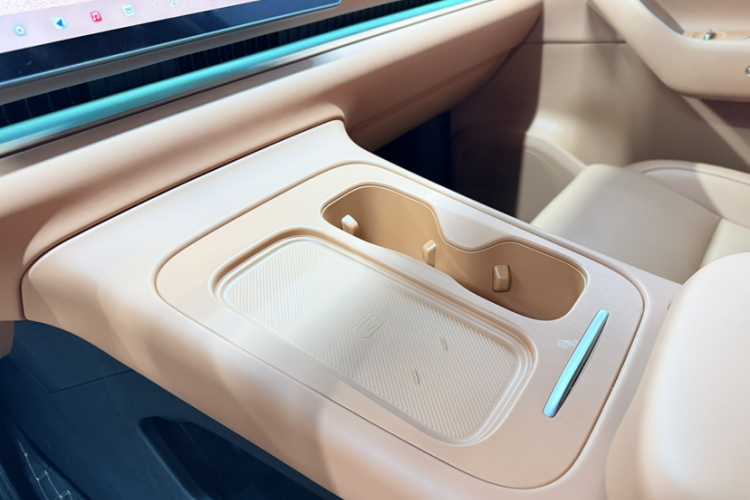 零跑汽车 零跑C16 2024款 增程 200激光雷达版中控内饰7003