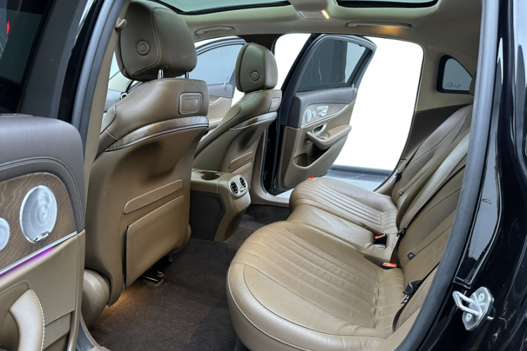 奔驰E级 2020款 改款 E 300 L 殊享版中控内饰7002