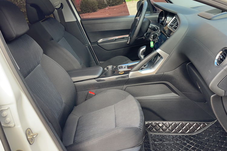 标致3008 2015款 1.6THP 自动经典版中控内饰7010