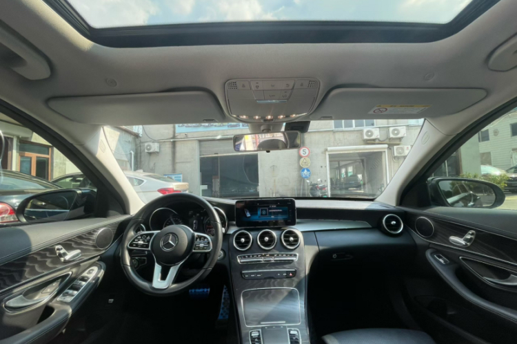 奔驰C级 2019款 C 180 L 时尚型运动版中控内饰7006