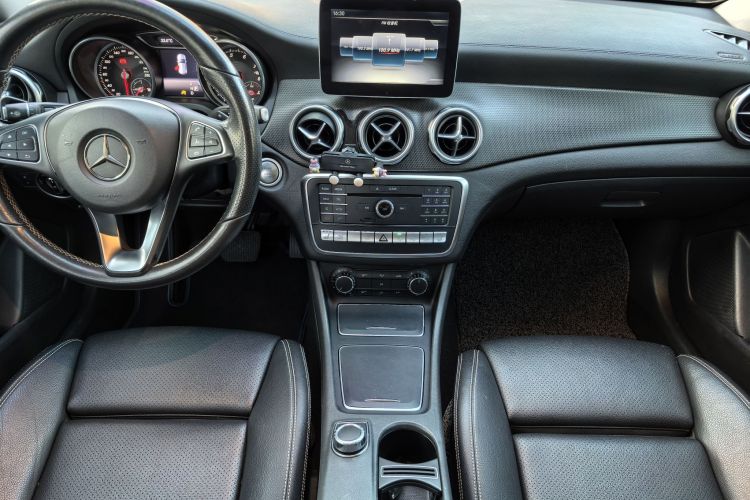 奔驰GLA 2017款 GLA 220 4MATIC 时尚型局部细节16