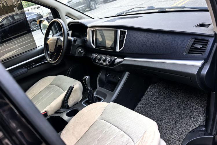 东风风行 菱智 2022款 奋斗款 M5L 1.6L 基本型 7座中控内饰7005