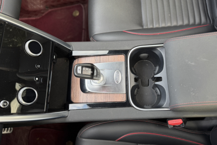 路虎 发现运动版 2020款 249PS R-Dynamic 性能科技版 5座局部细节18