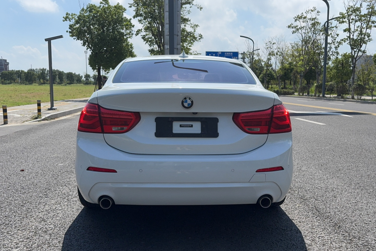 宝马1系 2020款 120i 时尚型车身外观6008