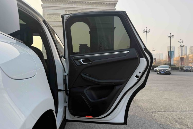 保时捷 2021款 Macan 2.0T中控内饰7015