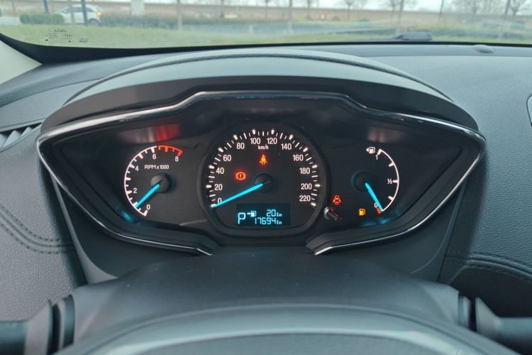 福特 福睿斯 2015款 1.5L 自动时尚型中控内饰15