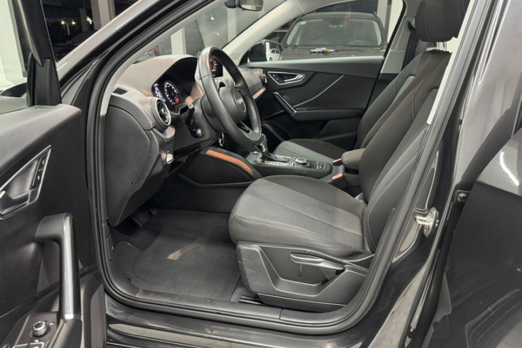 奥迪Q2L 2018款 35 TFSI 上市专享版 国VI中控内饰7003