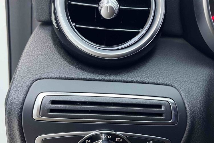 奔驰C级 2015款 改款 C 200 L 运动型中控内饰7010