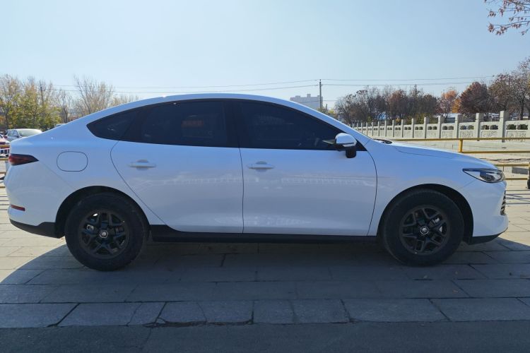 比亚迪 秦PLUS 2025款 DM-i 智驾版 55KM领先型车身外观6003