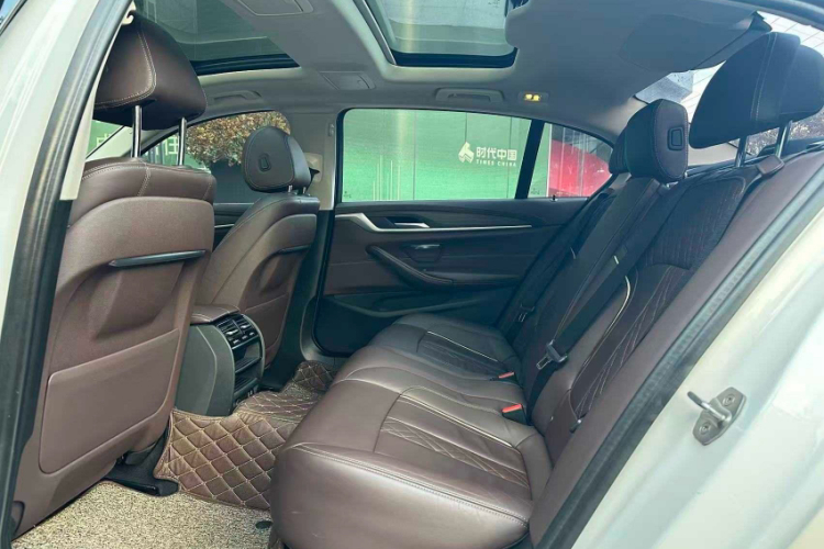 宝马5系 2020款 530Li 领先型 豪华套装车身外观6010