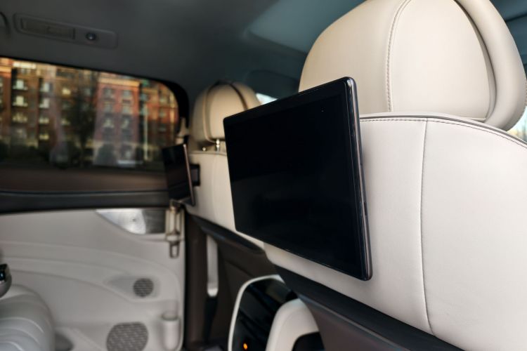 腾势D9 2022款 DM-i 970 四驱旗舰型中控内饰7012