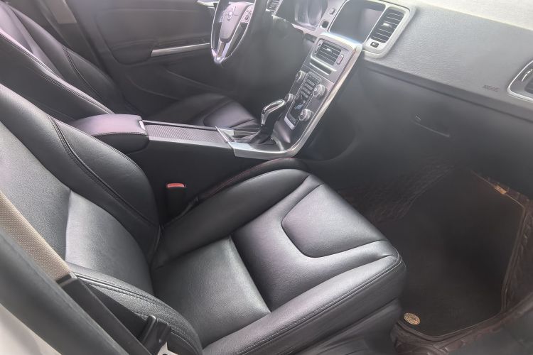 沃尔沃S60 2015款 S60L T5 智驭版中控内饰7002