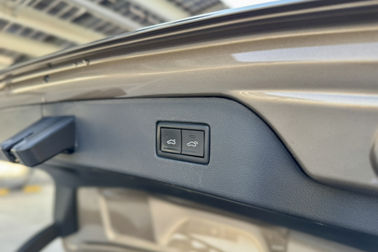 大众 帕萨特 2019款 380TSI 尊贵版 国VI局部细节9006