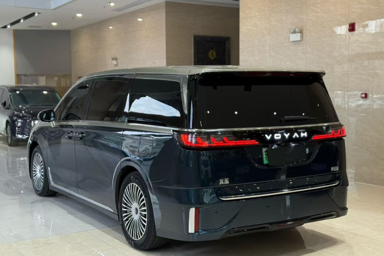 岚图汽车 岚图梦想家 2025款 PHEV 四驱旗舰鲲鹏版车身外观6007