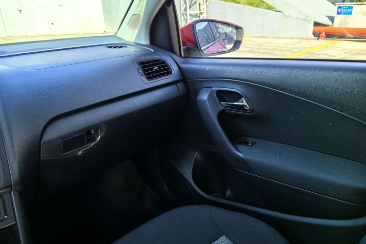 大众 Polo 2016款 1.4L 自动风尚型中控内饰7008