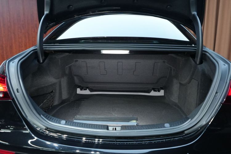 奔驰E级 2021款 改款 E 260 L 运动型中控内饰7009