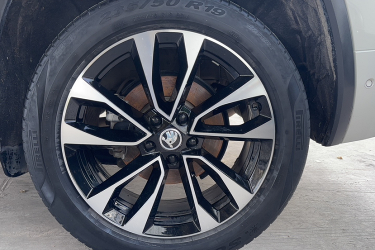 斯柯达 柯迪亚克 2022款 改款 TSI330 7座两驱奢享版车身外观6006