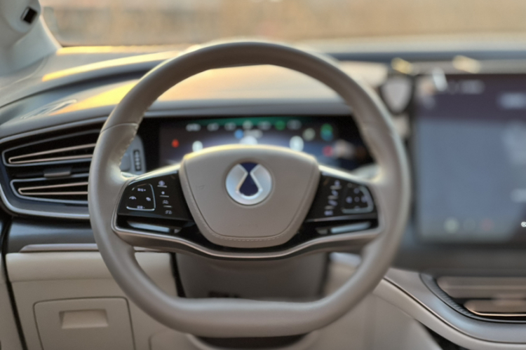 腾势D9 2022款 DM-i 970 四驱旗舰型中控内饰7001