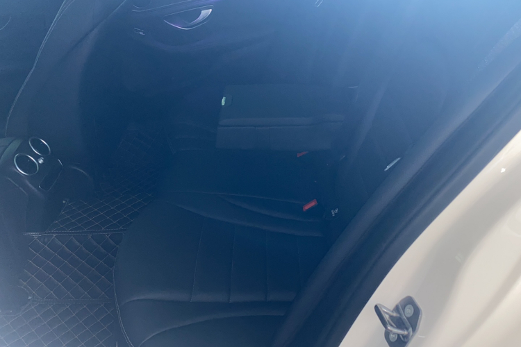 奔驰C级 2019款 改款 C 260 L 运动版中控内饰7001