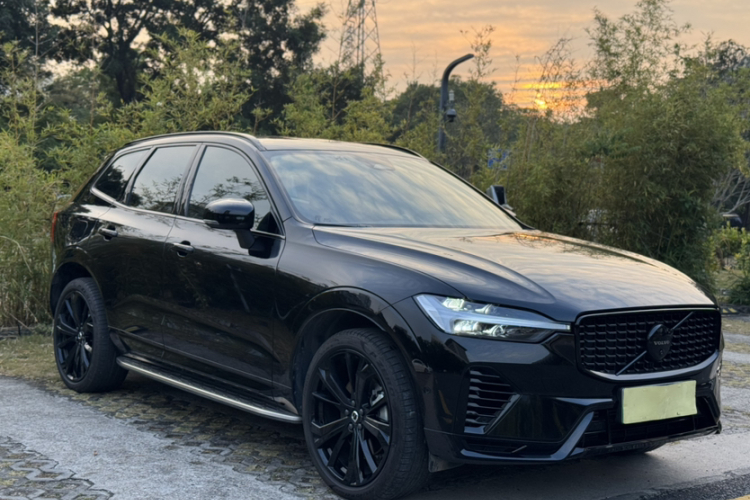 沃尔沃XC60新能源 2025款 插电式混动 长续航四驱智远极夜黑版车身外观6006