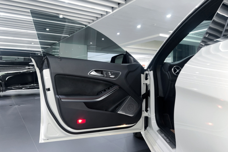 奔驰CLA 2016款 改款 CLA 220 4MATIC中控内饰7002