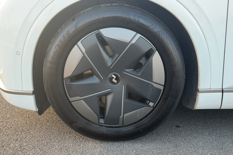 乐道L90 2025款 Max 六座版车身外观6007