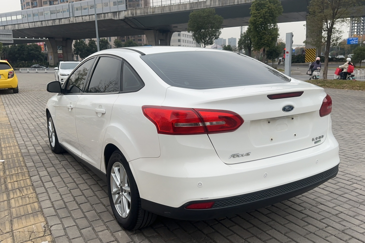 福特 福克斯 2015款 三厢 EcoBoost 125 自动超能风尚型车身外观6004