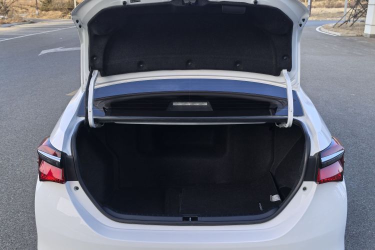 丰田 卡罗拉 2017款 改款双擎 1.8L E-CVT领先版中控内饰7015