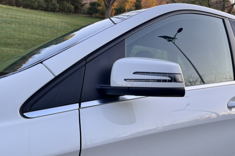 奔驰B级 2015款 B 200 时尚型局部细节9004