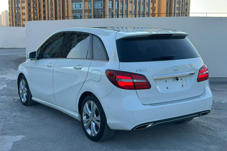 奔驰B级 2015款 B 200 时尚型车身外观6010