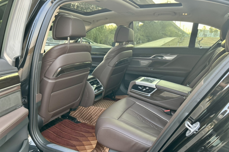 宝马7系 2021款 730Li 豪华套装中控内饰7005