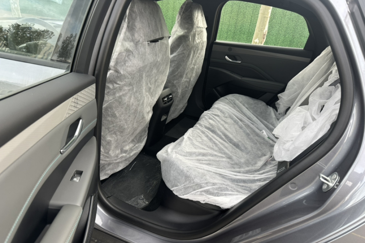 比亚迪 秦PLUS 2025款 DM-i 智驾版 128KM进取型中控内饰7004